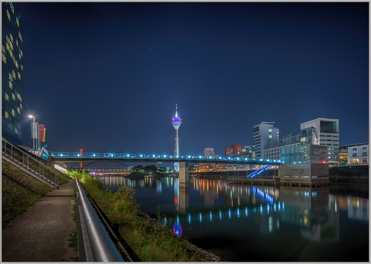 LED-Skyline Düsseldorf Eiche 